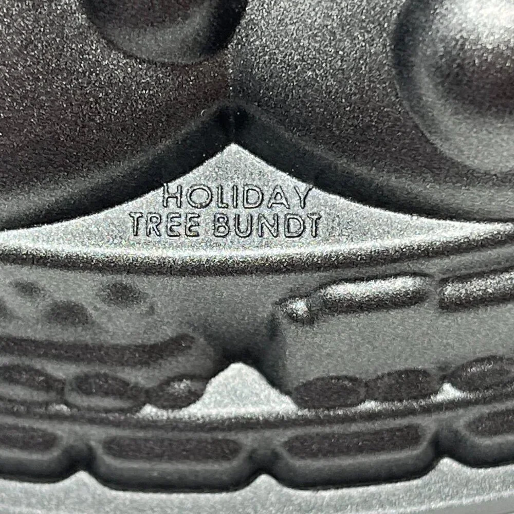 Nordic Ware Holiday Tree Bundt Cake Pan 10 cups cast aluminum EUC